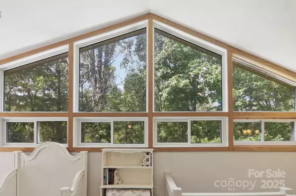 Waynesville, NC 28785,237 Handsome DR