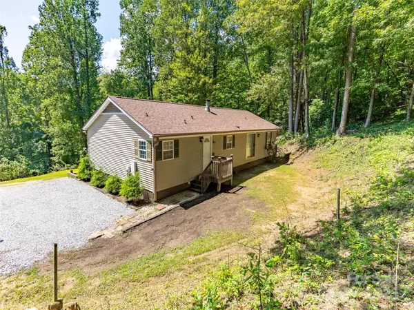 Saluda, NC 28773,238 Ed Gordon Senior DR