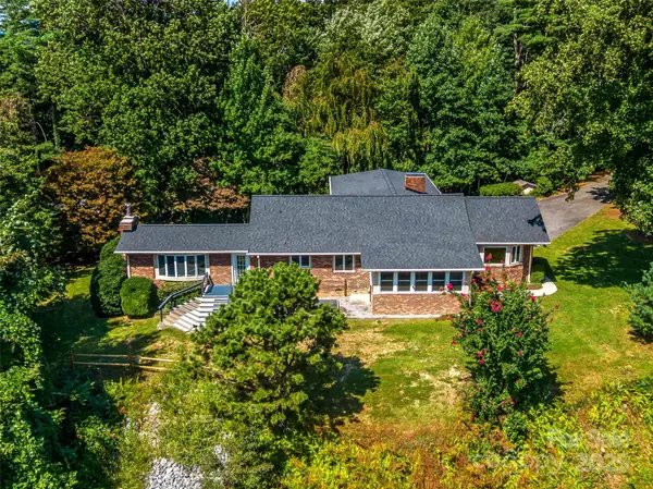 Hendersonville, NC 28739,140 Matthew DR