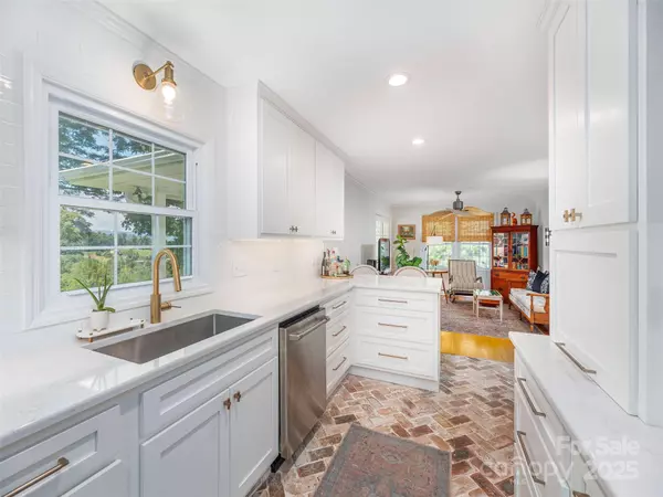 Clyde, NC 28721,868 Mulberry ST