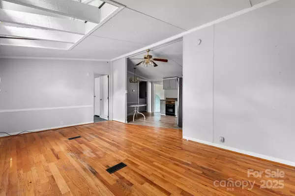 Hickory, NC 28602,3970 Dowell ST