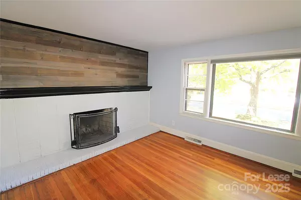 Charlotte, NC 28208,3517 Carlyle DR