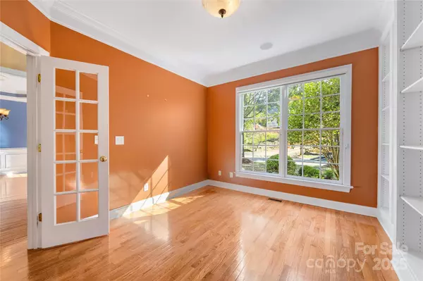 Tega Cay, SC 29708,2052 Lake Forest DR