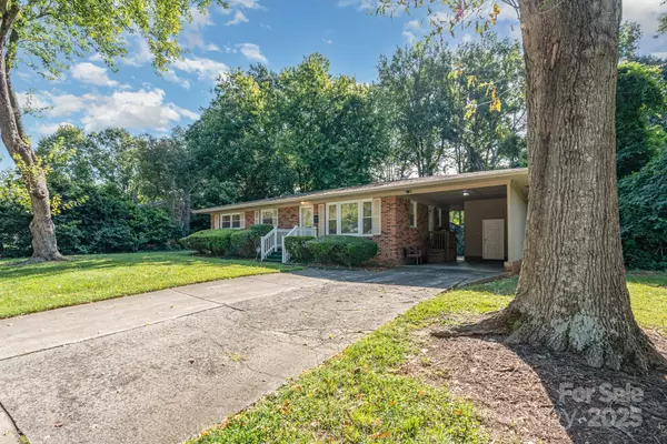 Charlotte, NC 28213,4900 Snow White LN