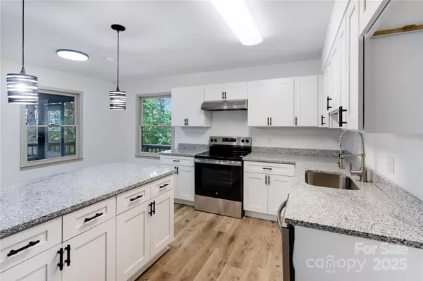 Franklin, NC 28734,211 Greenbrier ST