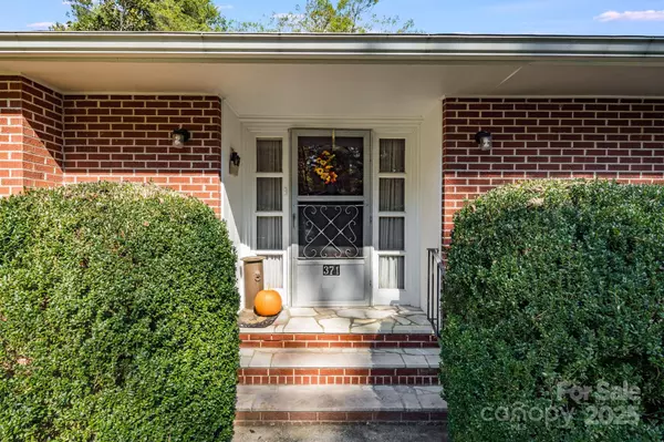 Flat Rock, NC 28731,371 Kinross DR