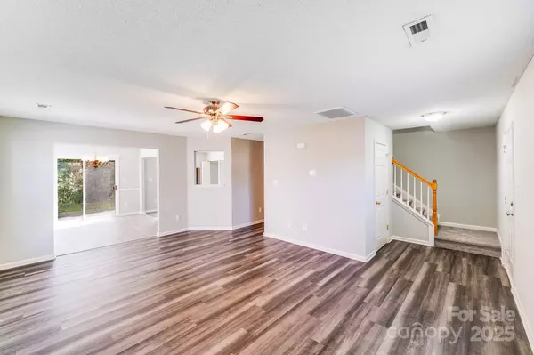 Charlotte, NC 28216,836 Almora DR