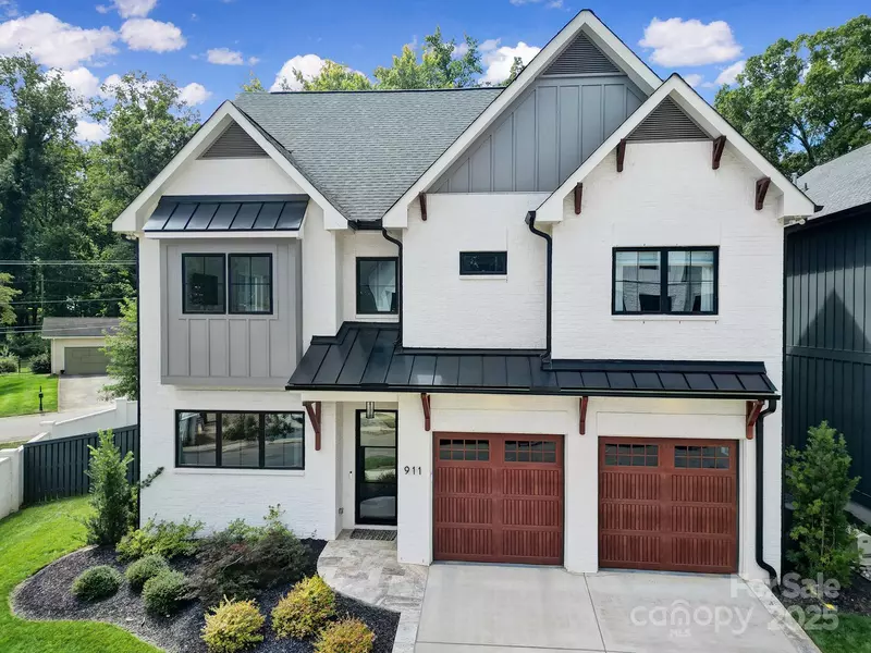 911 Laurel Creek LN, Charlotte, NC 28211