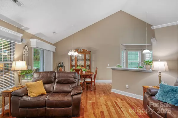 Charlotte, NC 28215,11106 Pale Hickory LN