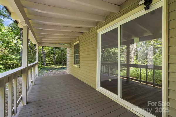 Franklin, NC 28734,111 Rose Creek RD