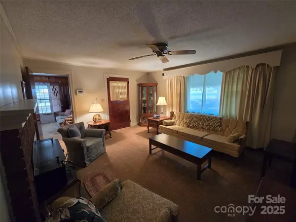 Mount Gilead, NC 27306,517 Maske RD