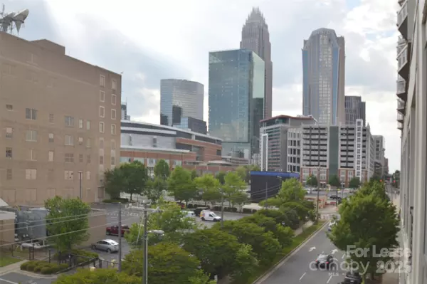 Charlotte, NC 28202,525 E 6th ST #406