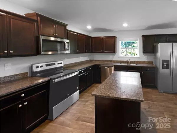 Dallas, NC 28034,3259 Winesap DR