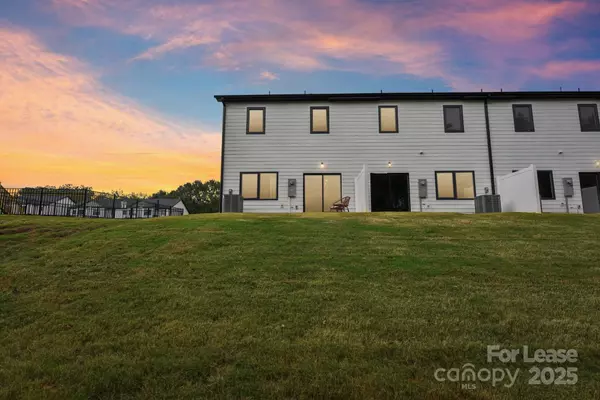 Newton, NC 28658,900 AC little DR