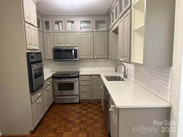 Charlotte, NC 28207,856 Cherokee RD