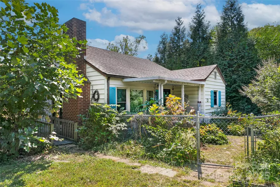 392 Old Hendersonville HWY, Brevard, NC 28712