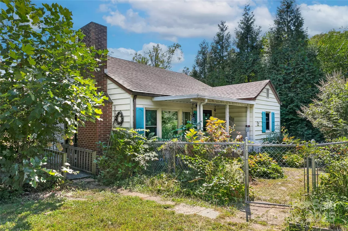 Brevard, NC 28712,392 Old Hendersonville HWY