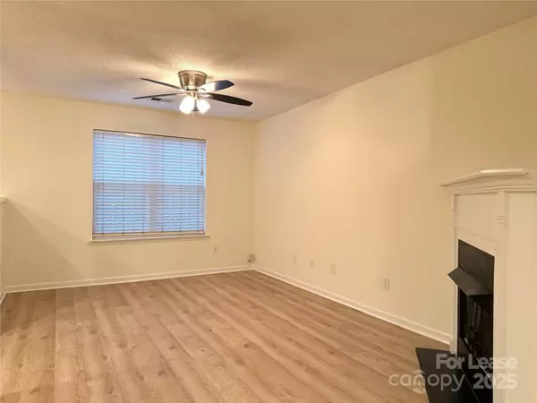 Charlotte, NC 28213,10013 University Park LN