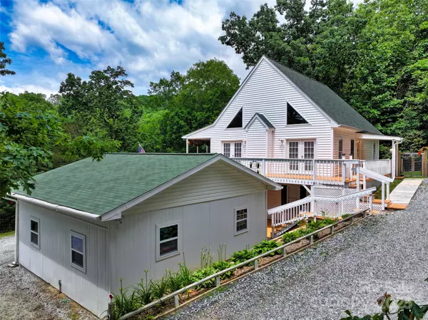 Zirconia, NC 28790,186 Hawks Point DR