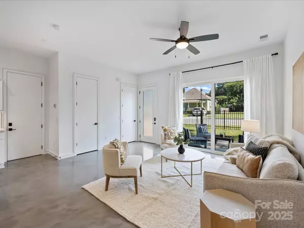 Charlotte, NC 28216,2107 W Trade ST