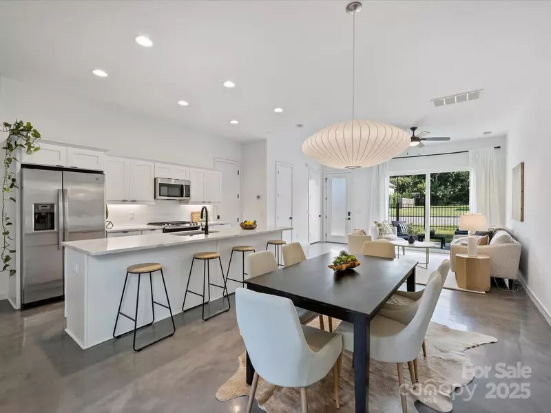 2107 W Trade ST, Charlotte, NC 28216