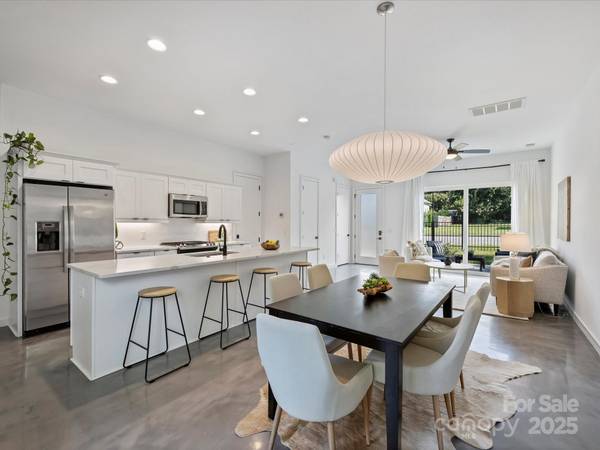 2107 W Trade ST, Charlotte, NC 28216