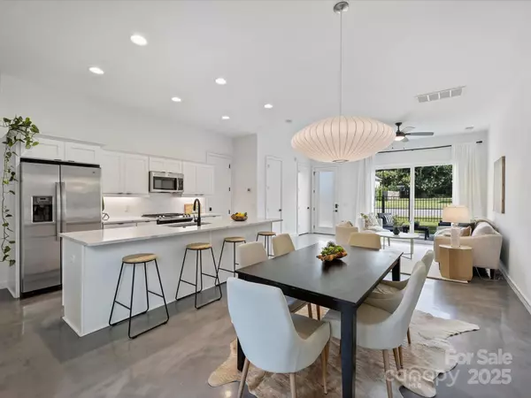 Charlotte, NC 28216,2107 W Trade ST