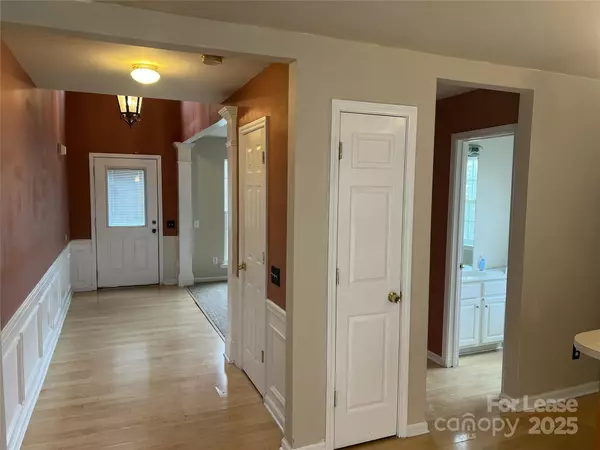 Charlotte, NC 28213,2840 Old Ironside DR