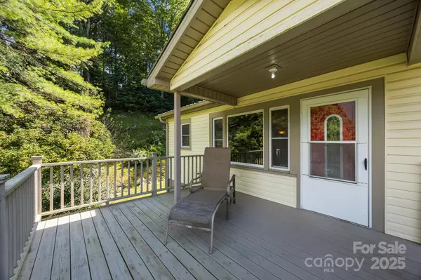 Waynesville, NC 28786,255 Red Bank RD