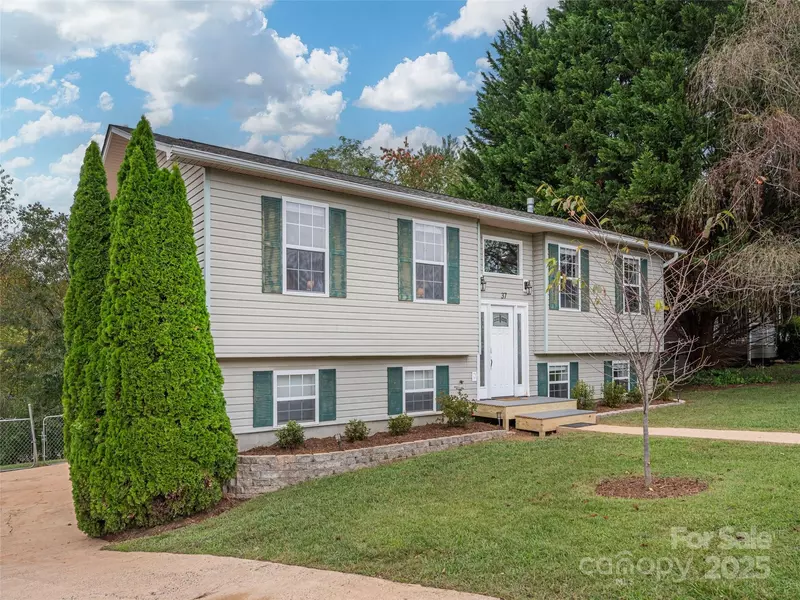 37 Sydney LN, Asheville, NC 28806