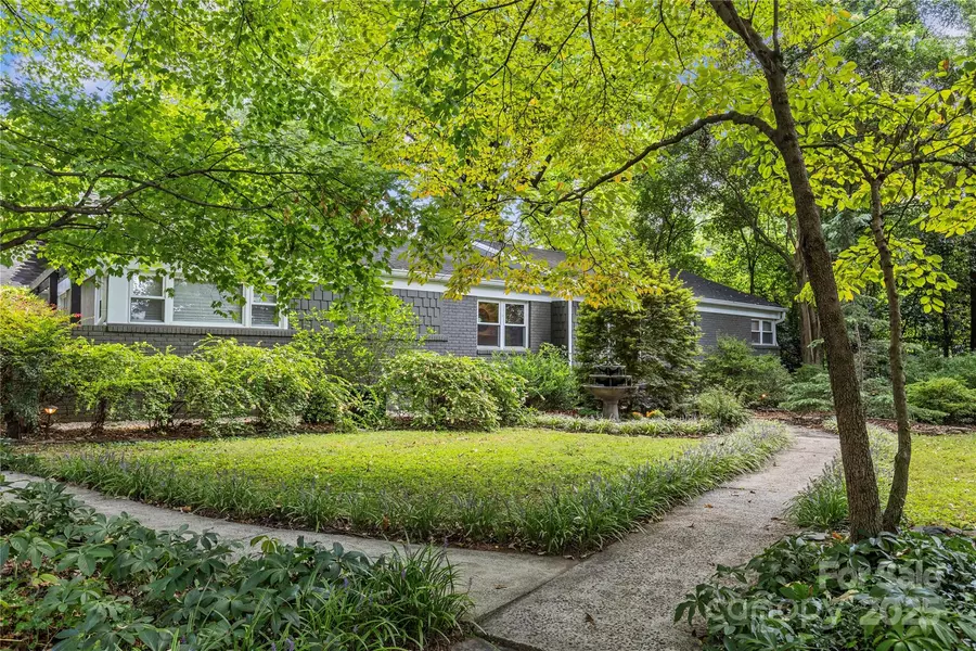 1460 Medford DR, Charlotte, NC 28205