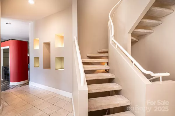 Hickory, NC 28601,255 Charlotte Ann LN