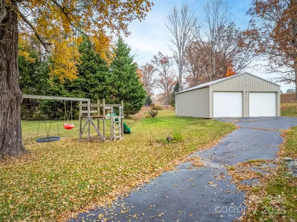 Hendersonville, NC 28792,605 Dana RD