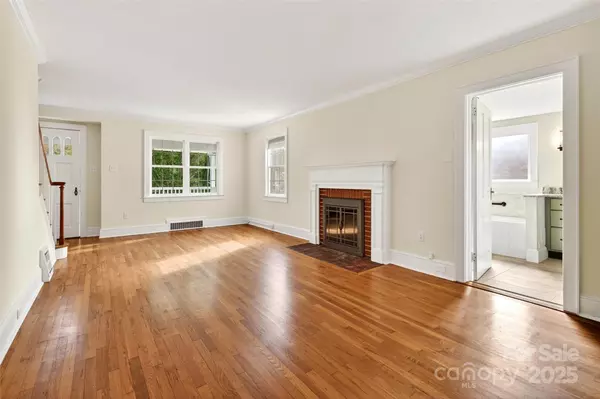 Black Mountain, NC 28711,109 N Dougherty ST