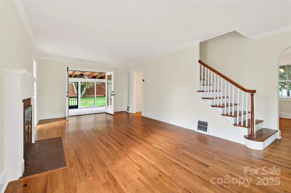 Black Mountain, NC 28711,109 N Dougherty ST