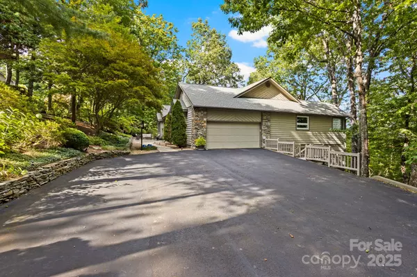 Flat Rock, NC 28731,516 Overlook DR