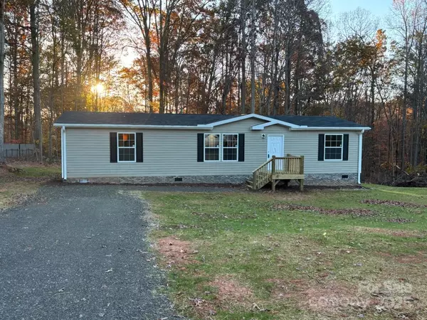 125 Apple Tree LN #15-16, Statesville, NC 28677