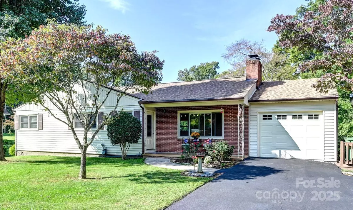 Hendersonville, NC 28792,402 Balsam RD