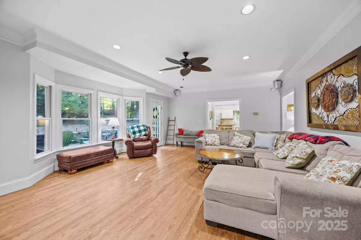 Asheville, NC 28805,5 Silverstone DR