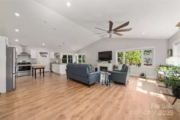 Maggie Valley, NC 28751,118 Rolling LN