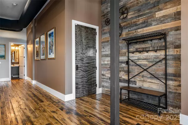 Asheville, NC 28801,17 N Market ST #401