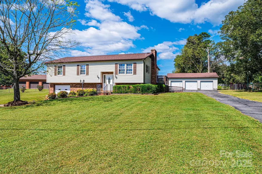 2764 Cliftwood CIR, Hickory, NC 28601