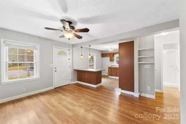 Dallas, NC 28034,320 S Gaston ST