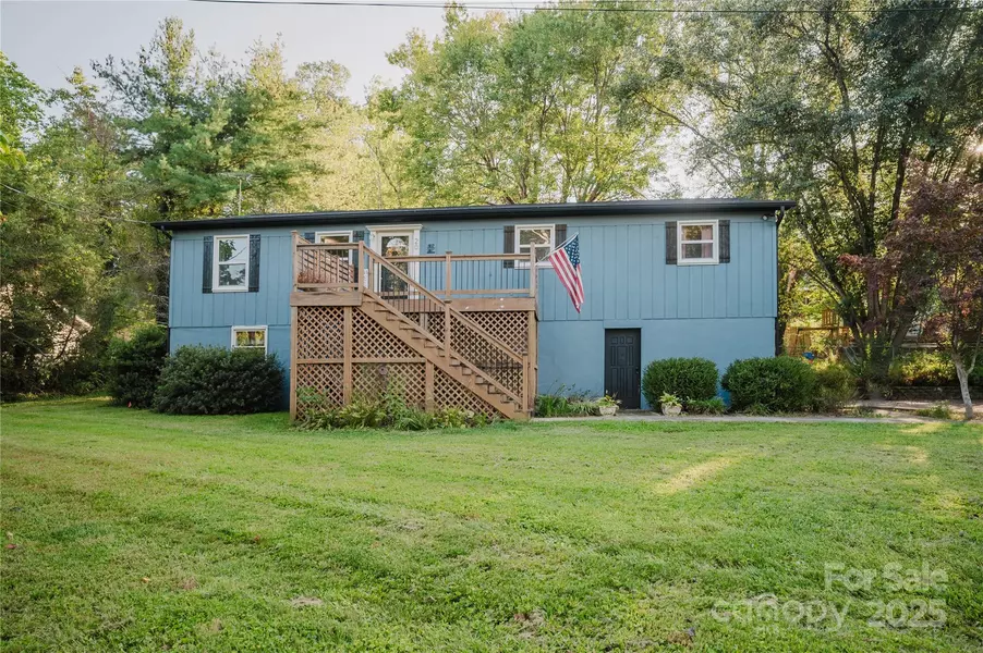 20 Ridgeway DR, Flat Rock, NC 28731