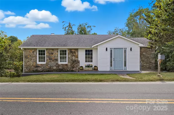 Asheville, NC 28806,424 Deaverview RD