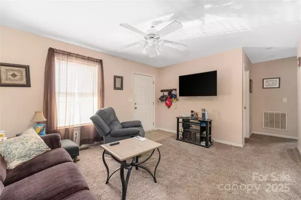 Denver, NC 28037,5605 Wrenn DR