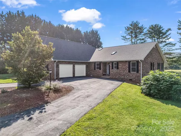 Hendersonville, NC 28739,758 Crooked Creek RD