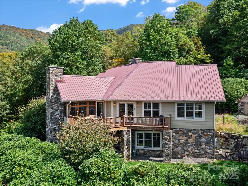 1992 Green Creek RD, Bakersville, NC 28705