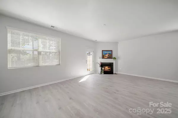 Fort Mill, SC 29707,5033 Mockernut LN