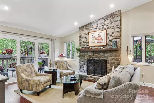 Asheville, NC 28804,26 Clubside DR